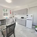 One Bedroom Loft Close To Ashfield Station