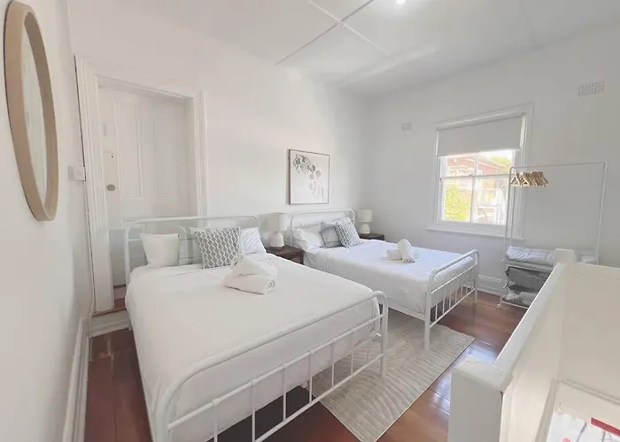 One Bedroom Loft Close To Ashfield Station