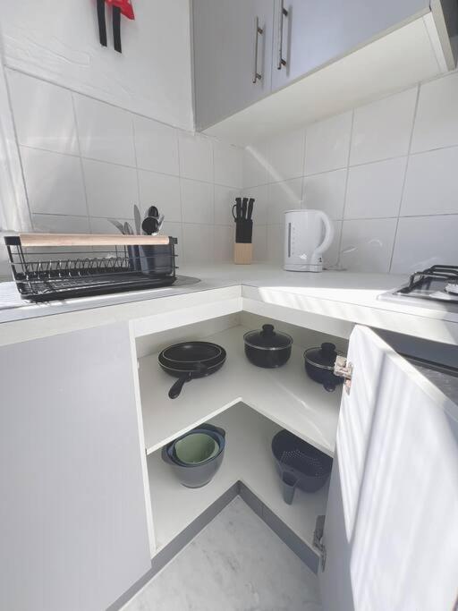 One Bedroom Loft Close To Ashfield Station * Sydney