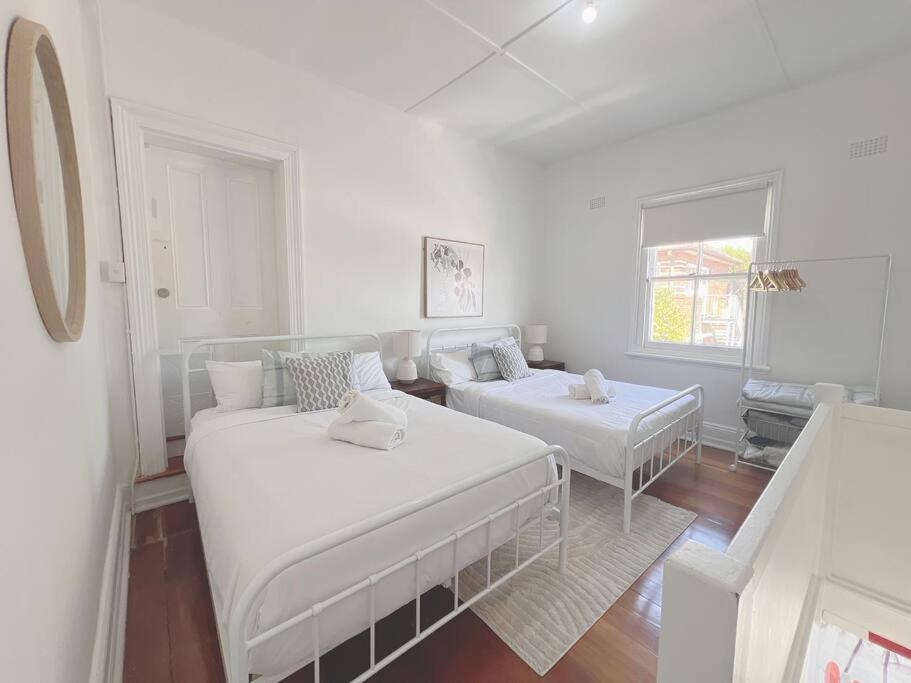 One Bedroom Loft Close To Ashfield Station Apartment